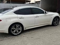 Nissan fuga