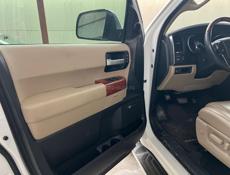 Toyota Sequoia