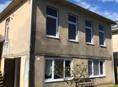 Продается двухэтажный дом в городе Очамчыра. Первый этаж: прихожая,зал,кухня,спальня и ванная комната. Второй этаж: прихожая, зал и три спальни. Рядом рынка