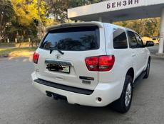 Toyota Sequoia