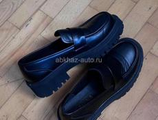 Продам лоферы женские 
