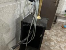 Продаю пивной аппарат имеет два крана для разлива пива и имеет разлив бля бутылки снизу кранов аппарат в хорошем состоянии холодильник охлаждает отлично 
