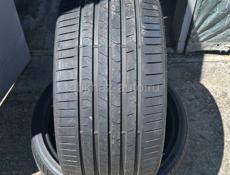 275/30R19