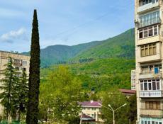 Просторная квартира в центре Гагры