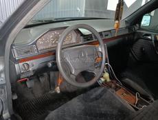 Mercedes-Benz 124
