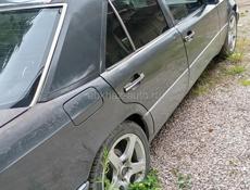 Mercedes-Benz 124