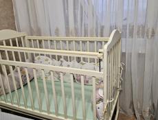 Продается за 5 т. Два в одном. Кроватка и трёхколёсная коляска