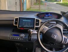 Honda FR-V