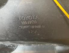 Фара левая Toyota Noah