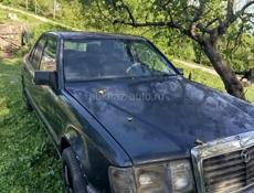Срочно продаётся машина mercedes 124 за 100.000