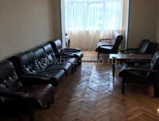 Сдается 3 х комнатная в центре длительно 