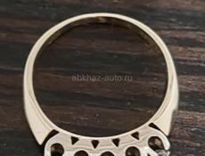 Золотое кольцо с бриллиантами 