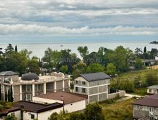 Продается трехкомнатная в центре
