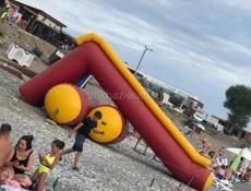 Надувной горке 