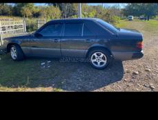 Mercedes-Benz 124