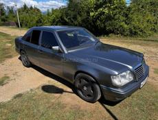 Mercedes-Benz 124