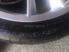 диск с шинами R 21.295/35/  и R18.255/55.