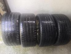 диск с шинами R 21.295/35/  и R18.255/55.