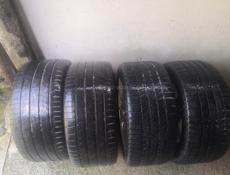 диск с шинами R 21.295/35/  и R18.255/55.