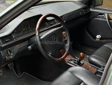 Mercedes-Benz 124