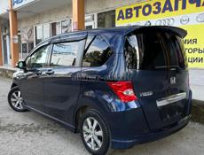 Honda FR-V