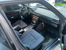 Mercedes-Benz 124