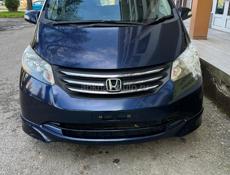 Honda FR-V