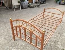 Кровать