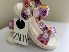 Детские босоножки Zara оригинал,новые с этикеткой.Не подошли по размеру.Размер 26