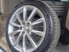 R18 235/45