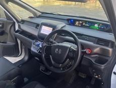 Honda FR-V