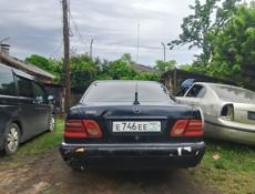 Mercedes-Benz 200-Series
