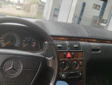 Mercedes-Benz 200-Series