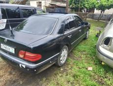 Mercedes-Benz 200-Series