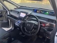 Honda FR-V