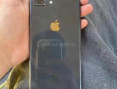 Продаю Айфон 8+ 