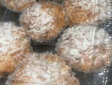 Продавец в кондитерской 