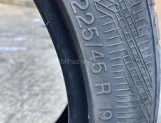 225/45 R19 