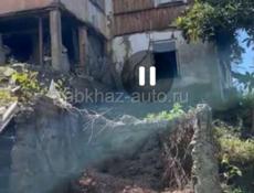 Участок с ветхим домом 