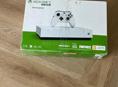XBOX ONE S 1 ТБ ПОЛЬЗОВАЛИСЬ  6 МЕСЯЦЕВ 1 ДЖОСТИК ЗАРЯЖАИТСЯ ОТ ЛЮБОЙ АНДРОЙДОВСКОЙ ЗАРЯДКОЙ . ЕСТЬ ИГРЫ ФИФА И ДРУГИЕ  ВСЕ КАБЕЛЯ И ИНСТРУКЦИЯ ЕСТЬ ПАКУПАЛИ ЗА 27. тыс. СРОЧНАЯ ПРОДАЖА, ОТДАДИМ ЗА 16 ТЫСЯЧ.