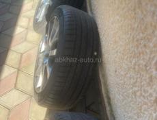 235/45 R19