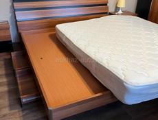 Продается 2 спальная кровать ширина 180 см с матрасом