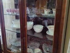 Сервант старинного образца, состояние хорошее