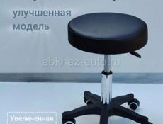 Продаю парикмахерское кресло ,педикюрное кресло,педикюрный стол  ,ширму   
