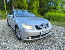 Nissan fuga