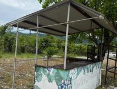 Продаю торговый металлический прилавок 