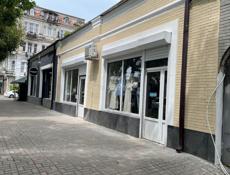 Сдается помещение под магазин в центре города Сухум  на Проспекте Мира. 