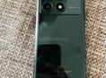 есть одна трещина на экране не большая есть маленькое пятно на экране а так все работает отлично 