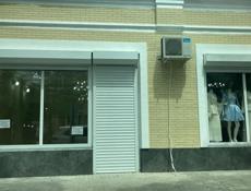 Сдается помещение под магазин в центре города Сухум  на Проспекте Мира. 