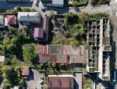 Участок 80 соток у Центрального рынка + склад 1100 м² 